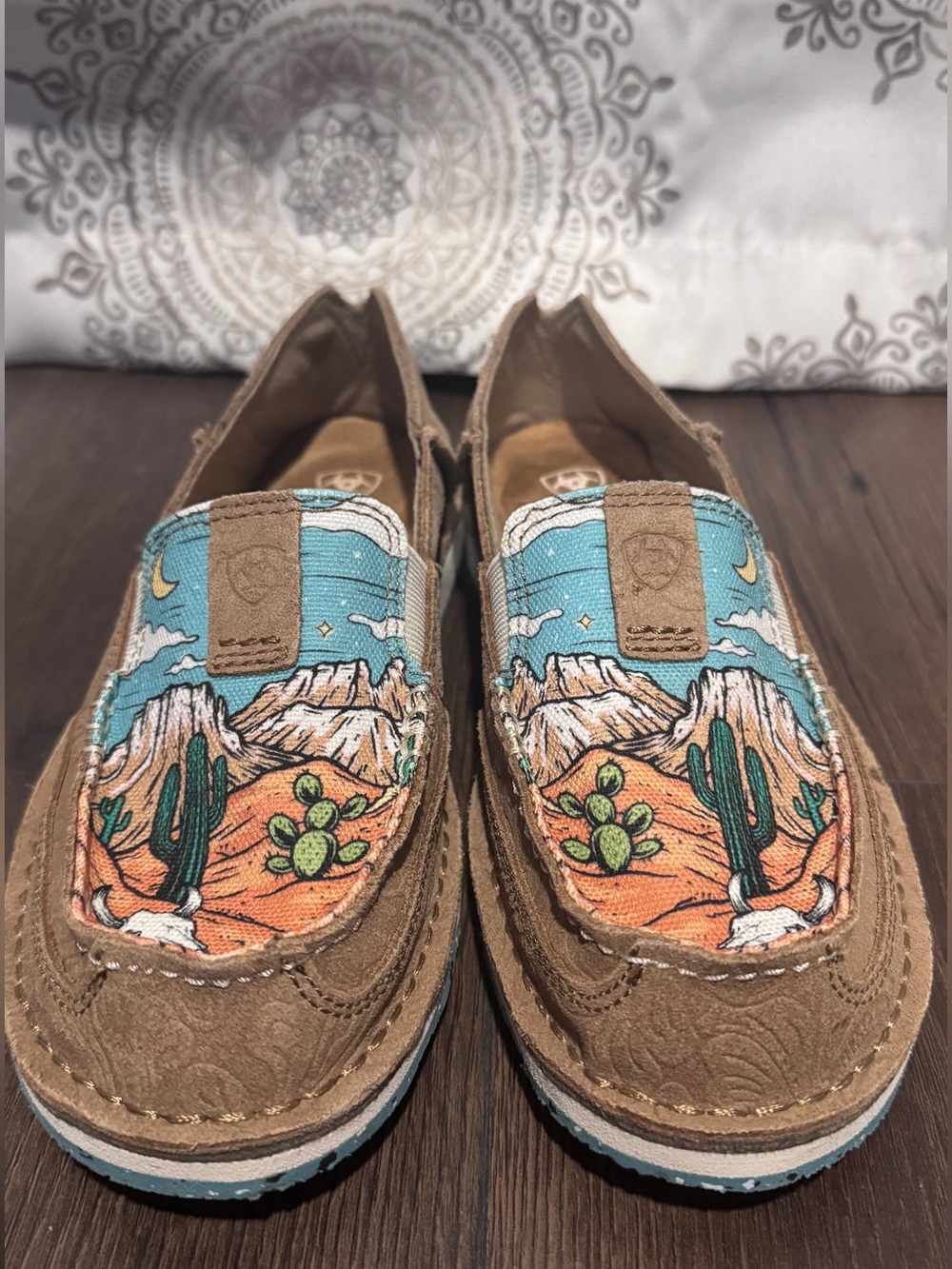 Ariat Cruiser Convertible Loafers -Desert Cacti and Embossed Leather - Like New!
